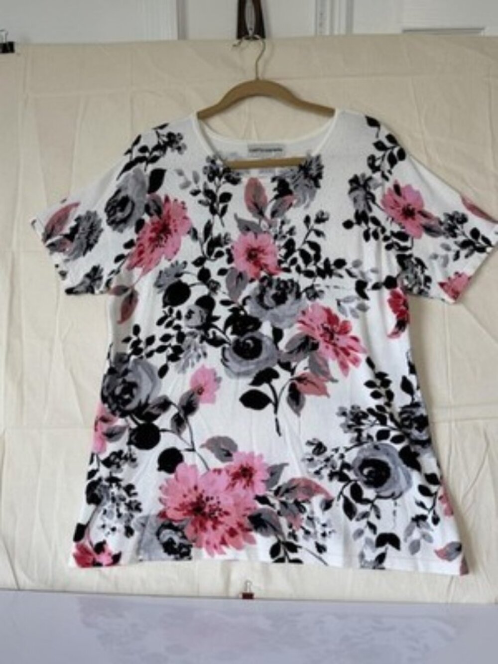 Cathy Daniels Sweater Womens L White Pink Floral Short Sleeve Rhinestone Knit